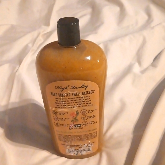 Herbist Apothecary Exfoliating Citrus and Ginger Body Wash - Picture 3 of 3